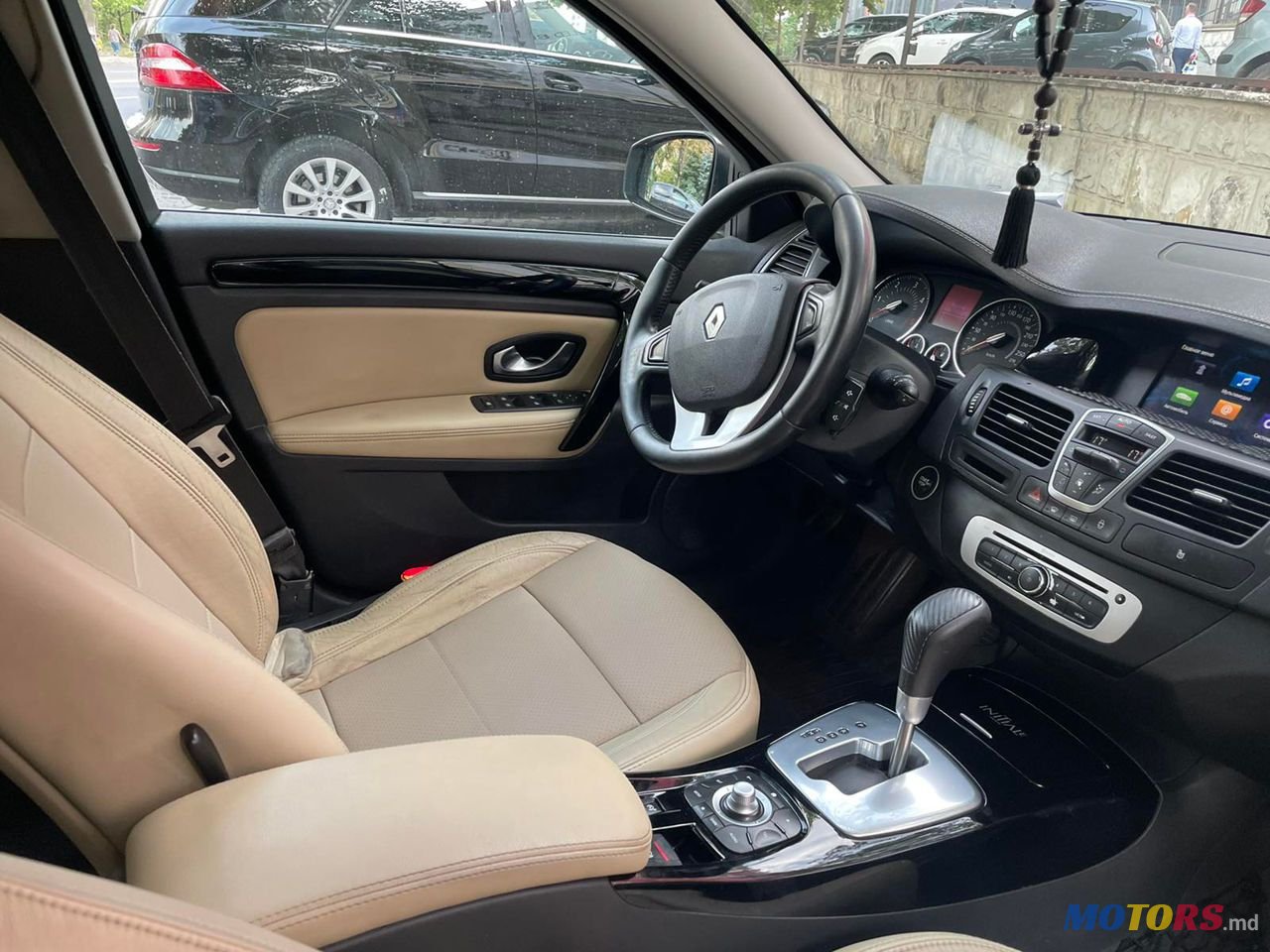 2013' Renault Laguna photo #3