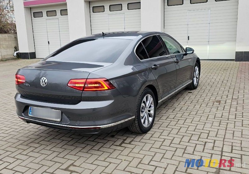 2016' Volkswagen Passat photo #4