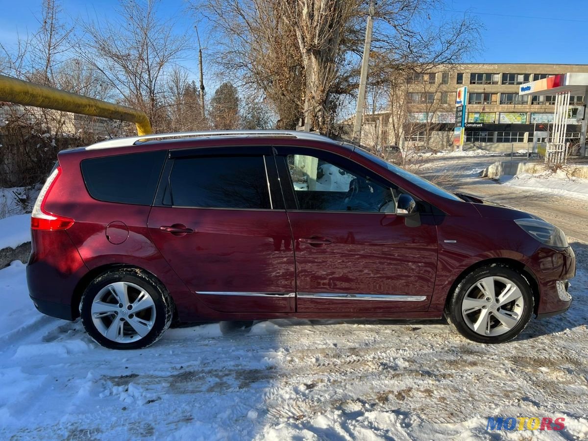 2013' Renault Grand Scenic photo #1