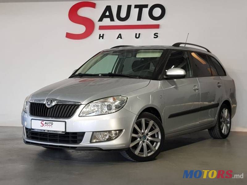 2011' Skoda Fabia photo #2