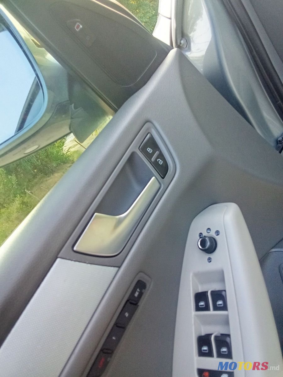 2010' Audi Q5 photo #5