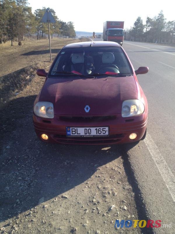 2002' Renault Clio photo #1