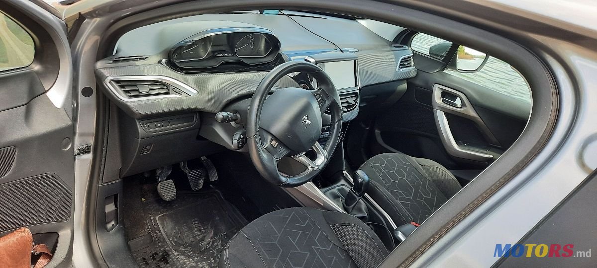 2015' Peugeot 2008 photo #4