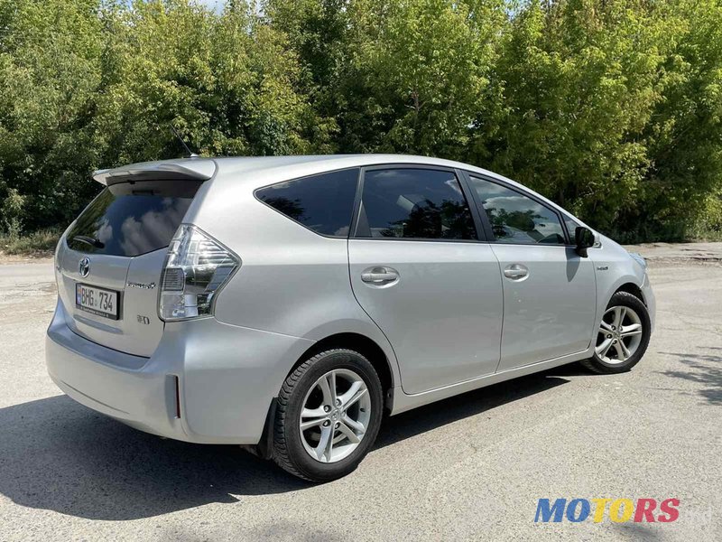 2014' Toyota Prius Plus photo #3