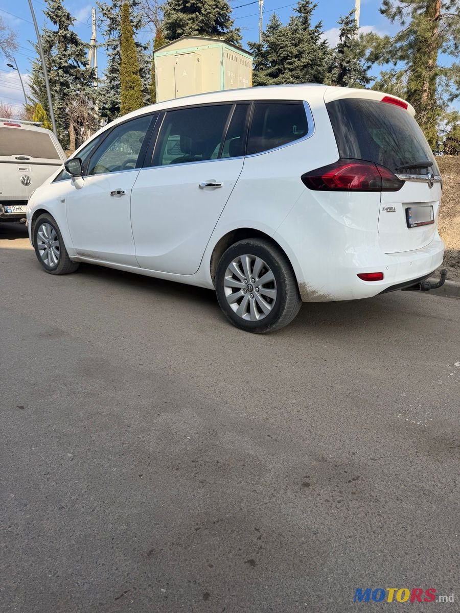 2013' Opel Zafira photo #2