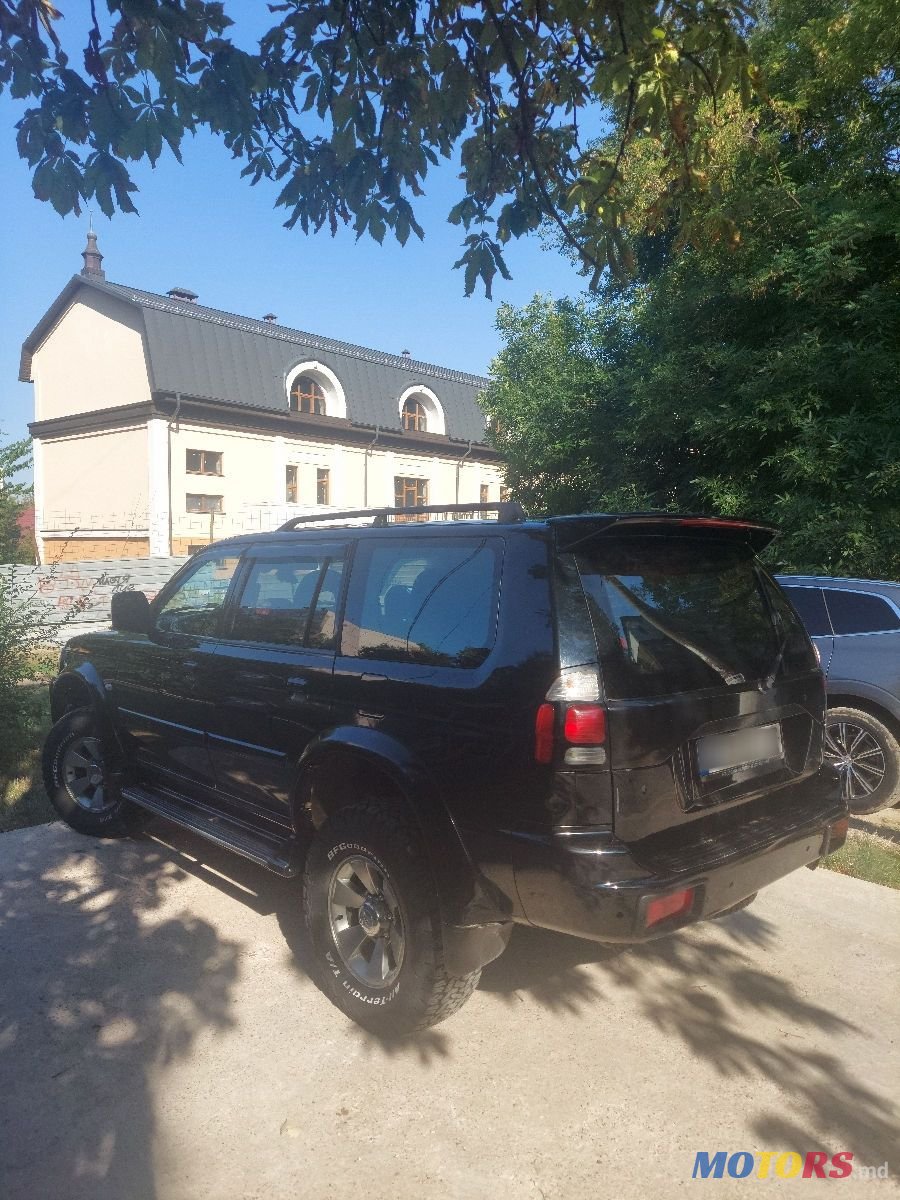 2008' Mitsubishi Pajero Sport photo #2
