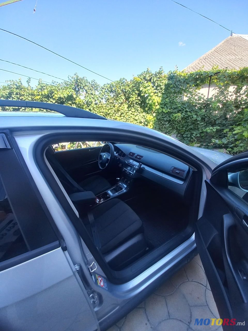 2009' Volkswagen Passat photo #6