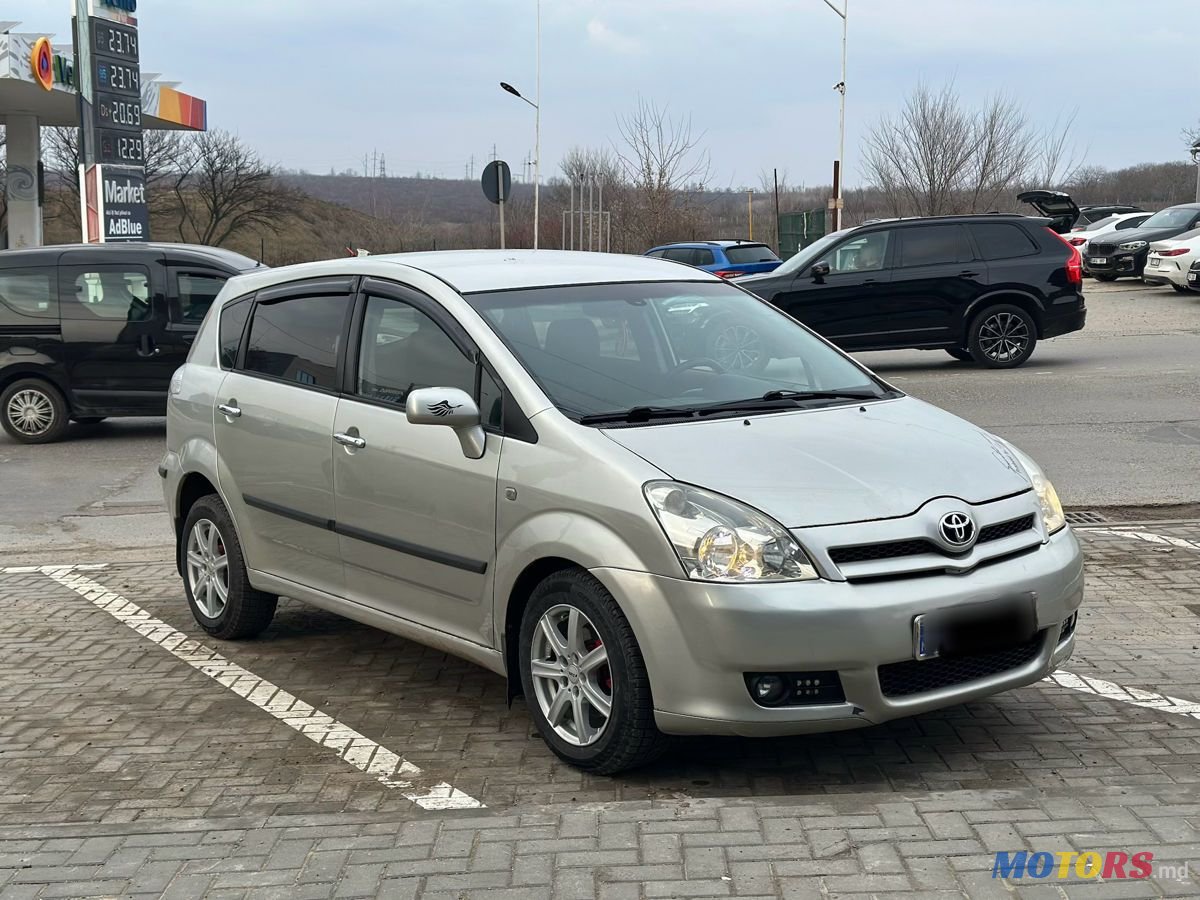 2005' Toyota Corolla Verso photo #3