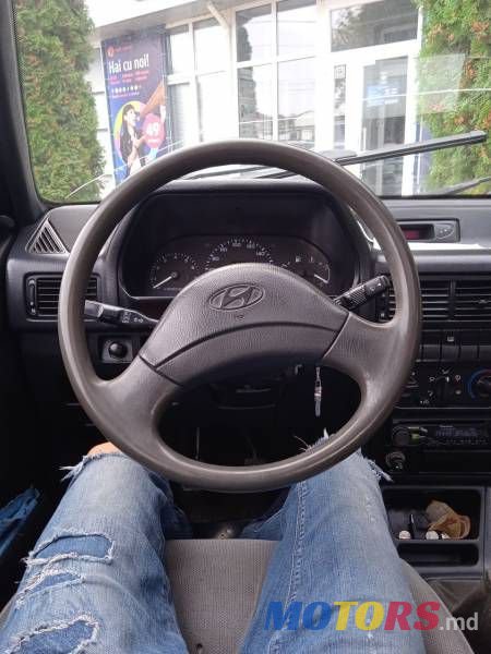 1992' Hyundai Pony photo #2