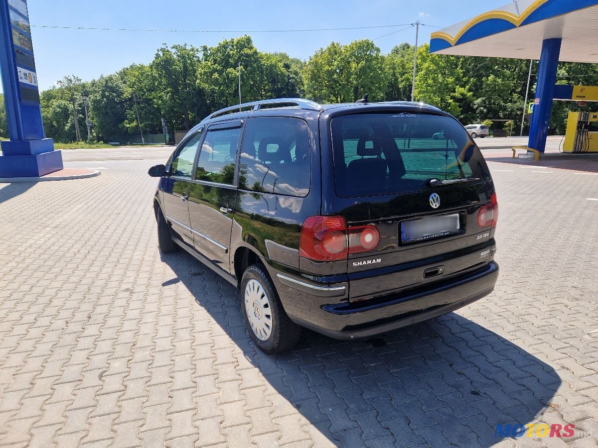 2009' Volkswagen Sharan photo #2