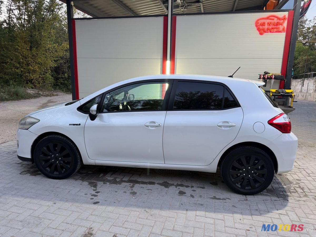 2011' Toyota Auris photo #2