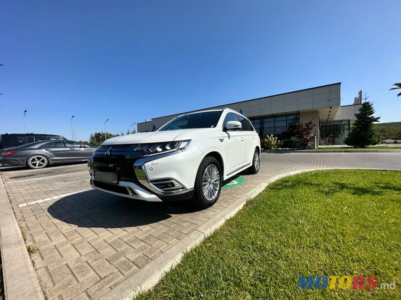 2018' Mitsubishi Outlander photo #4