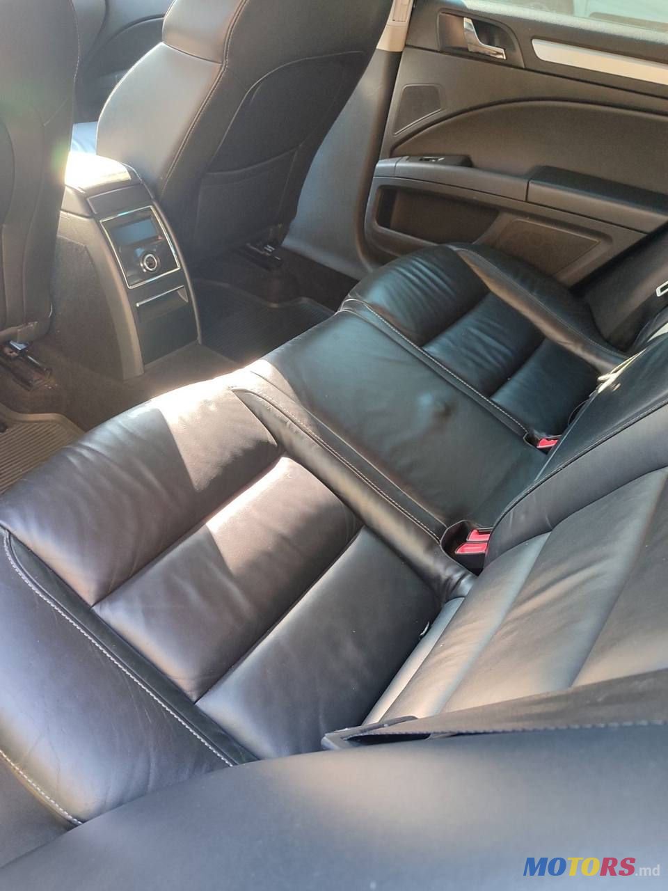 2011' Skoda Superb photo #5