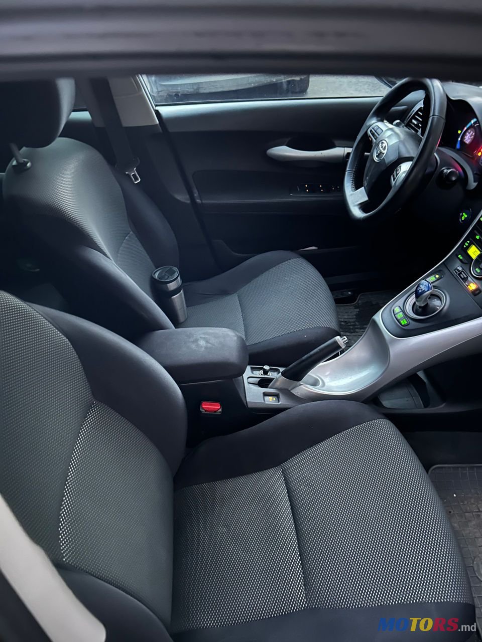 2011' Toyota Auris photo #1