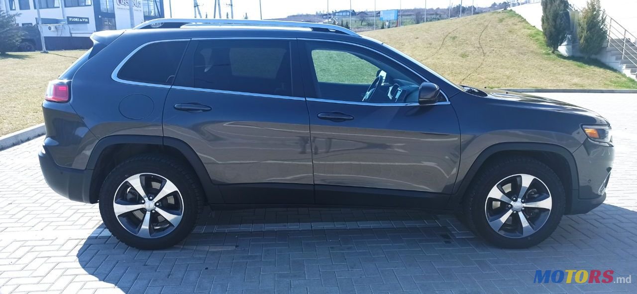 2018' Jeep Cherokee photo #4