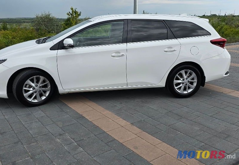 2015' Toyota Auris photo #3