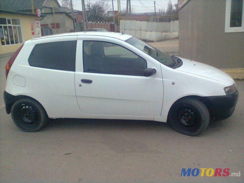 2002' Fiat Punto photo #1