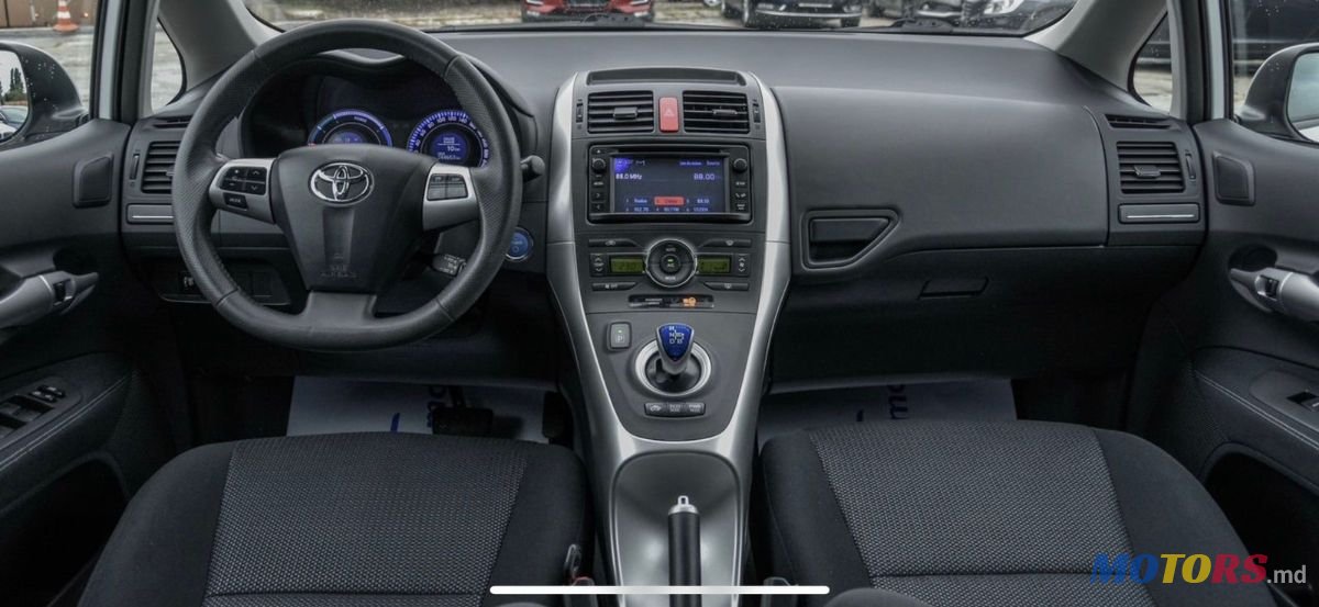 2012' Toyota Auris photo #4