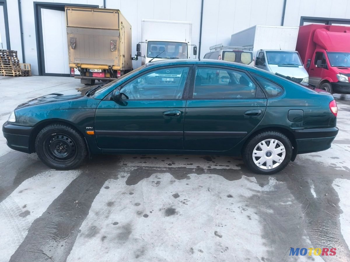 2001' Toyota Avensis photo #6