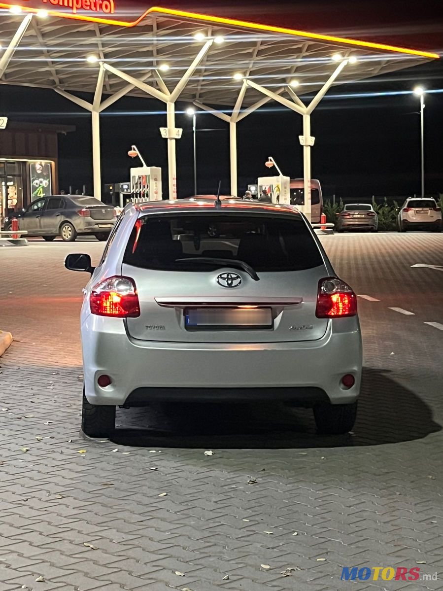 2010' Toyota Auris photo #2
