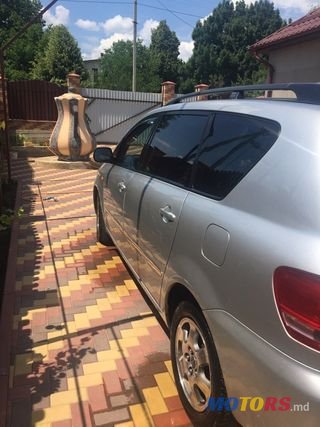 2001' Toyota Avensis Verso photo #6