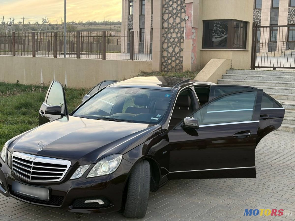 2010' Mercedes-Benz E-Class photo #6