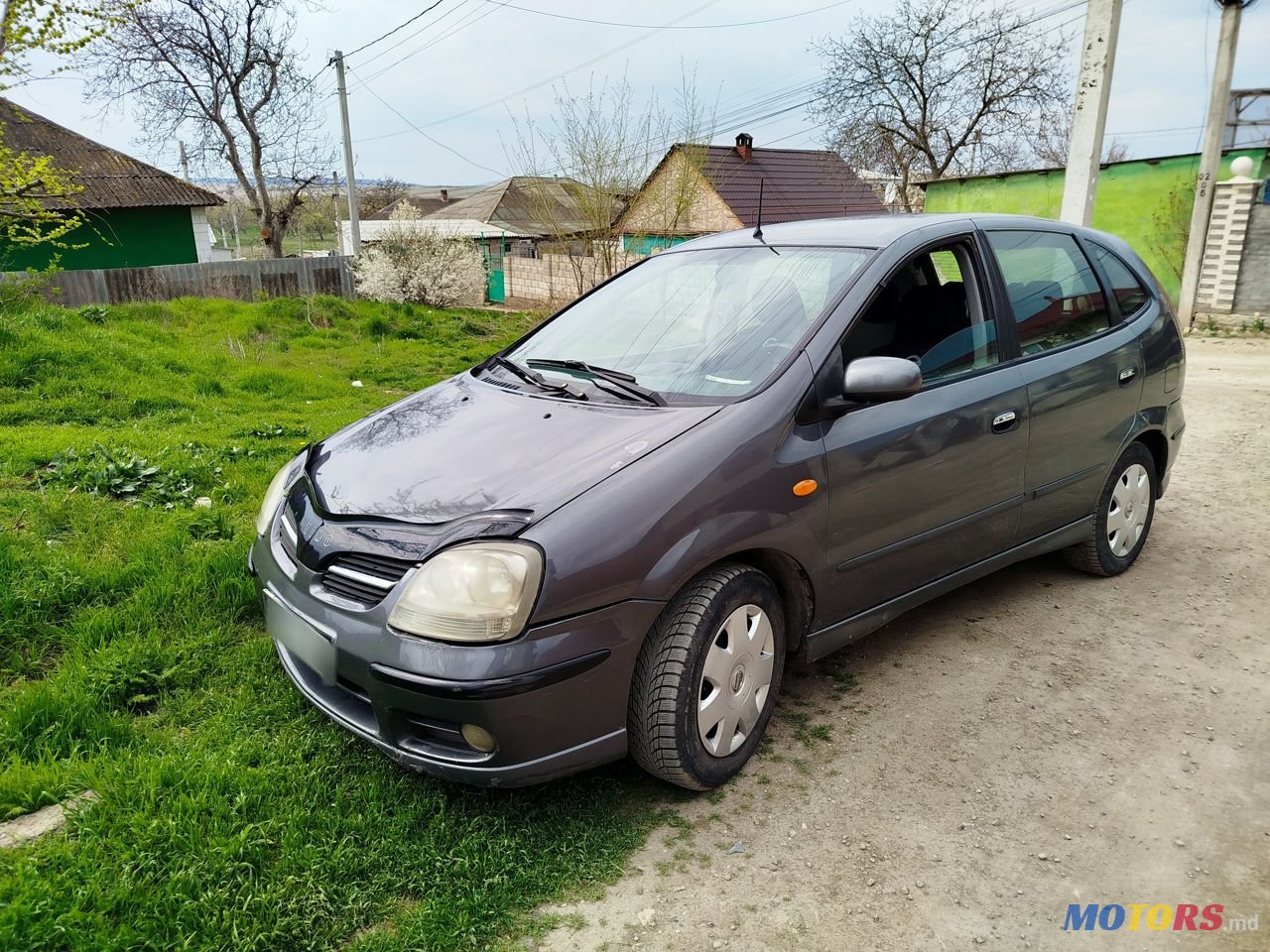 2004' Nissan Almera Tino photo #1