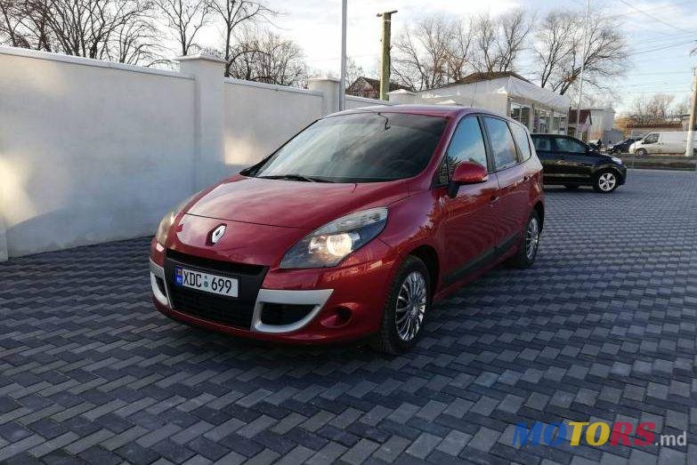 2010' Renault Grand Scenic photo #1
