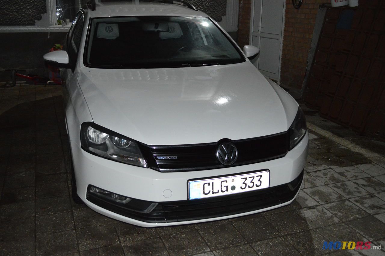 2012' Volkswagen Passat photo #2