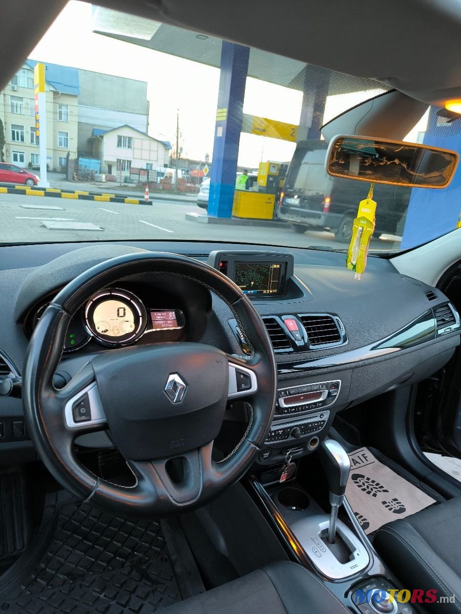2011' Renault Megane photo #5