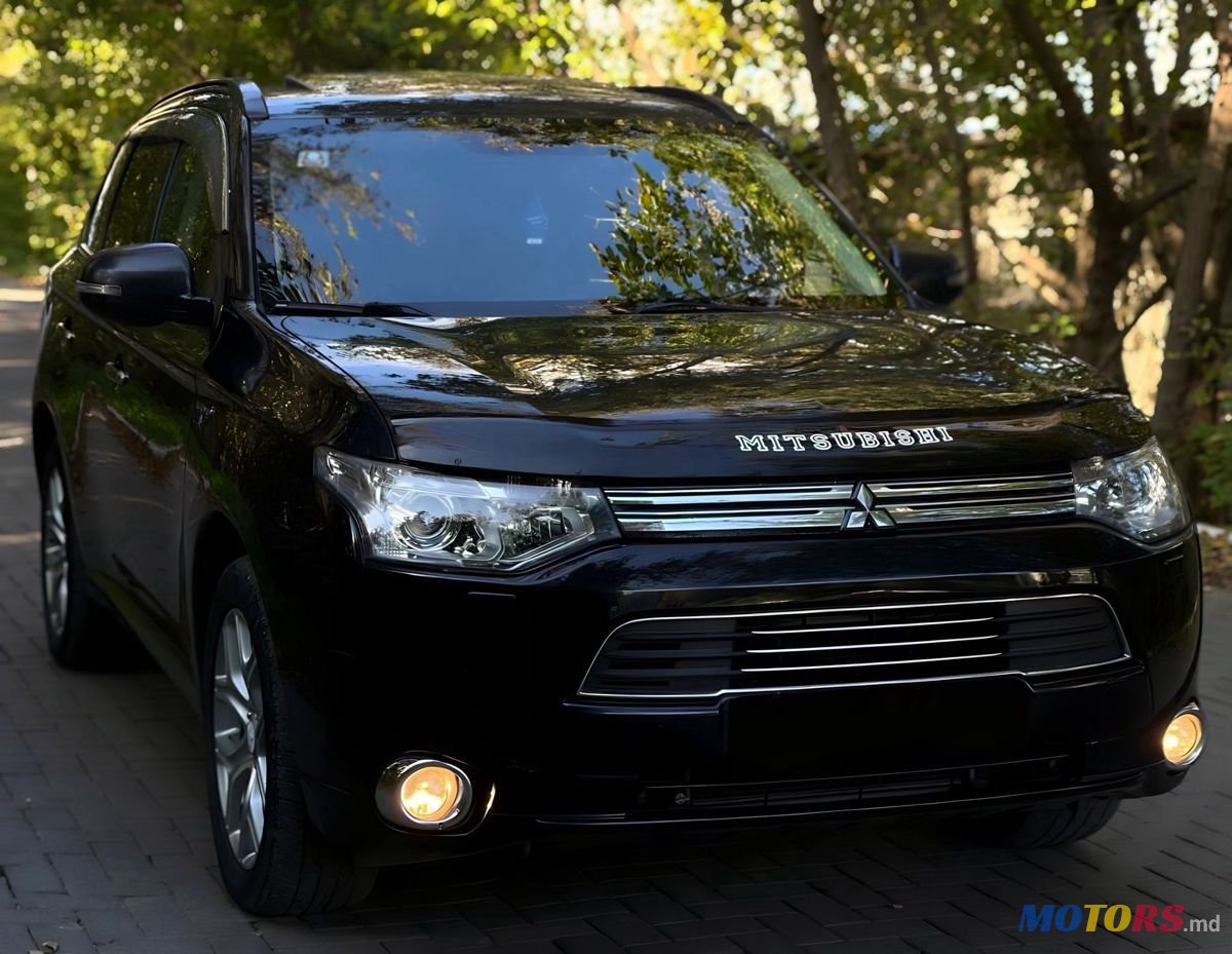 2014' Mitsubishi Outlander photo #1