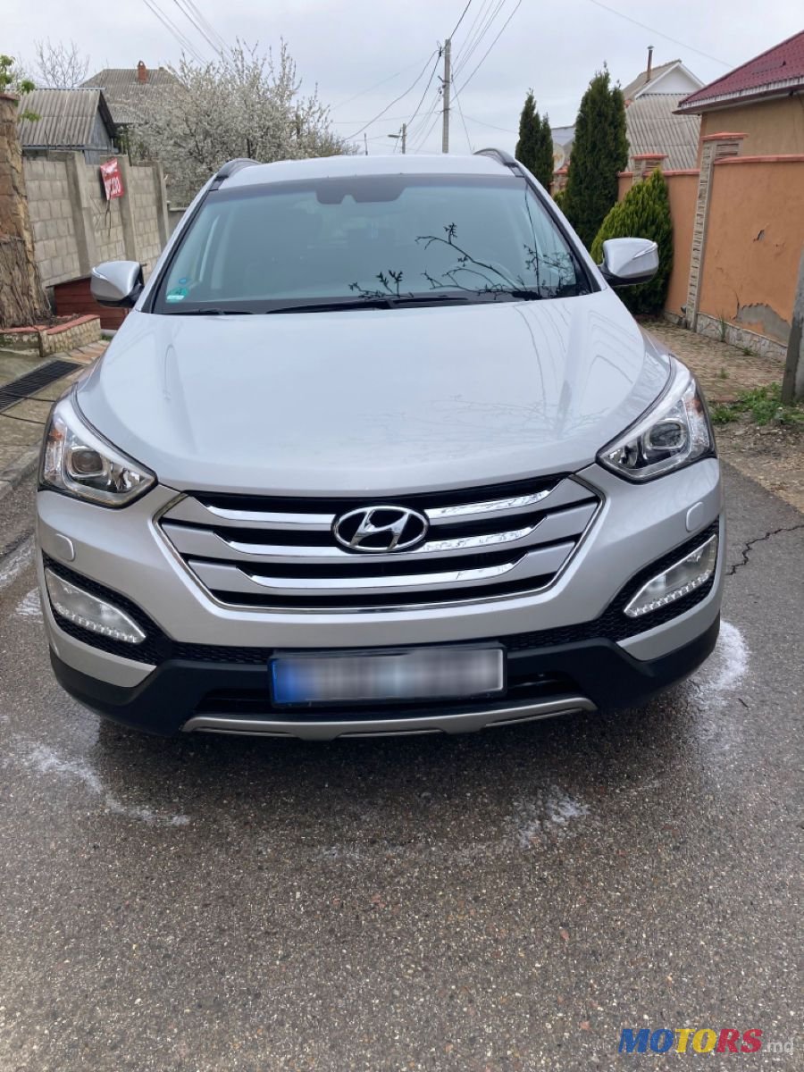 2012' Hyundai Santa Fe photo #1