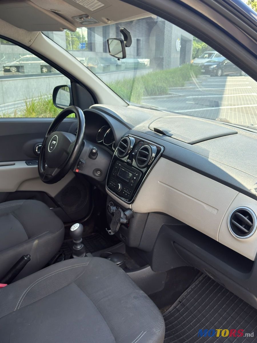2013' Dacia Lodgy photo #5
