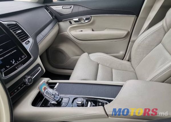2020' Volvo XC90 photo #1