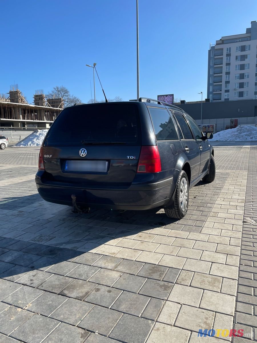 2004' Volkswagen Golf photo #3