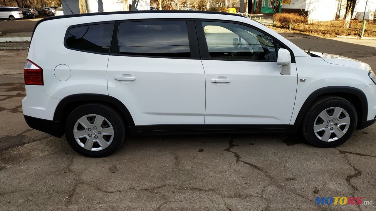 2011' Chevrolet Orlando photo #1