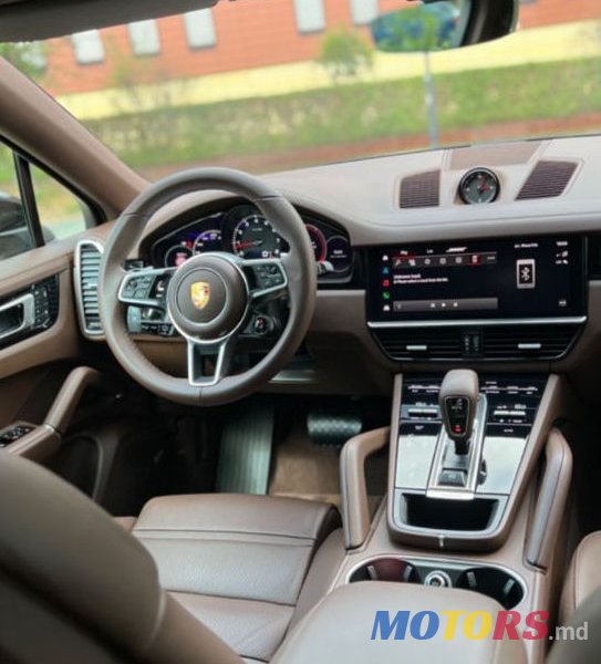 2019' Porsche Cayenne photo #5