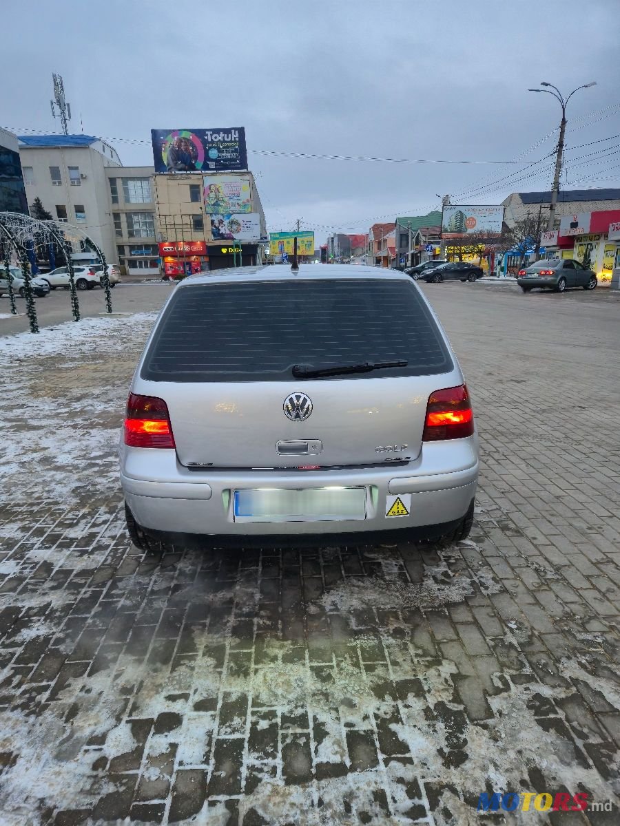 2002' Volkswagen Golf photo #5