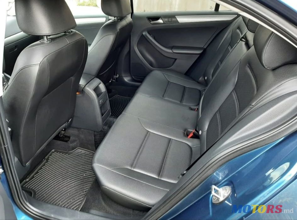 2016' Volkswagen Jetta photo #4