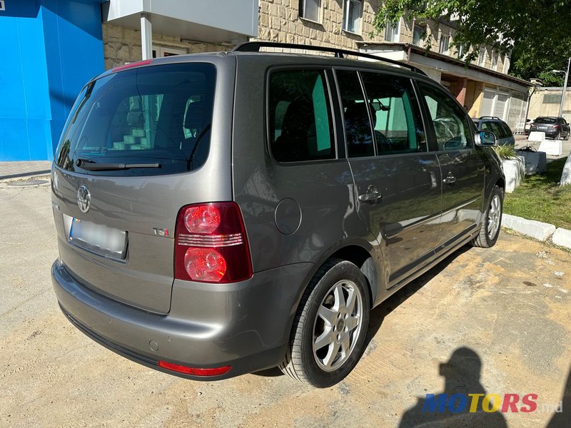 2007' Volkswagen Touran photo #3