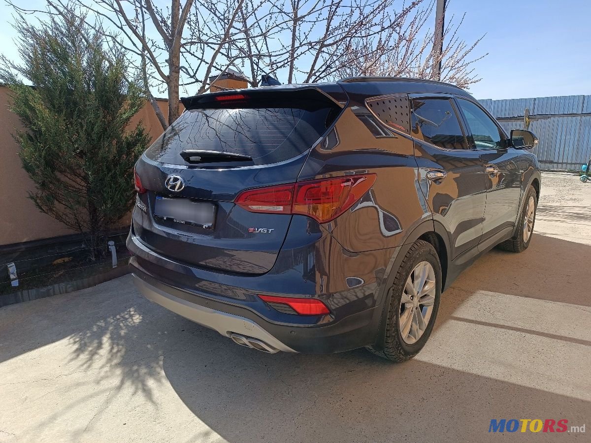 2016' Hyundai Santa Fe photo #2