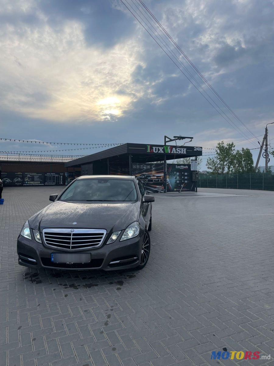 2011' Mercedes-Benz E-Class photo #2