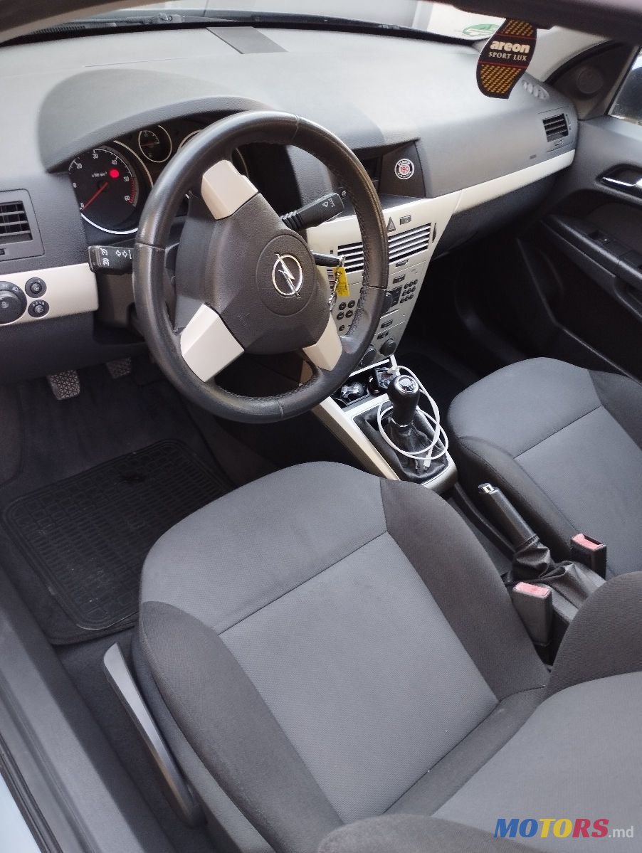 2009' Opel Astra photo #3