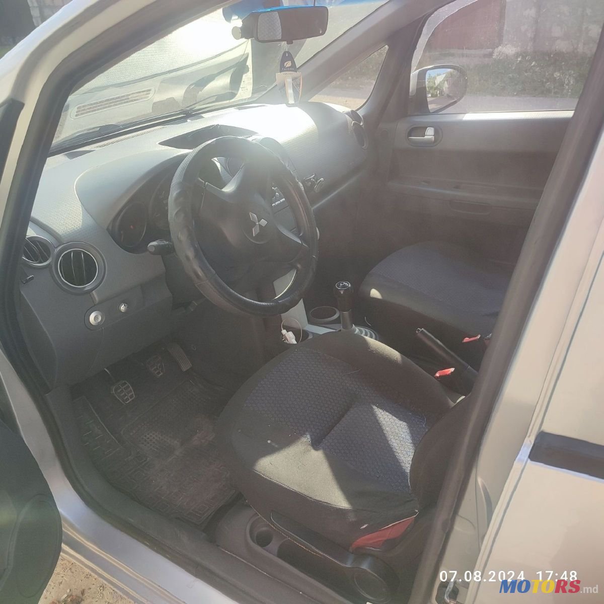 2005' Mitsubishi Colt photo #4