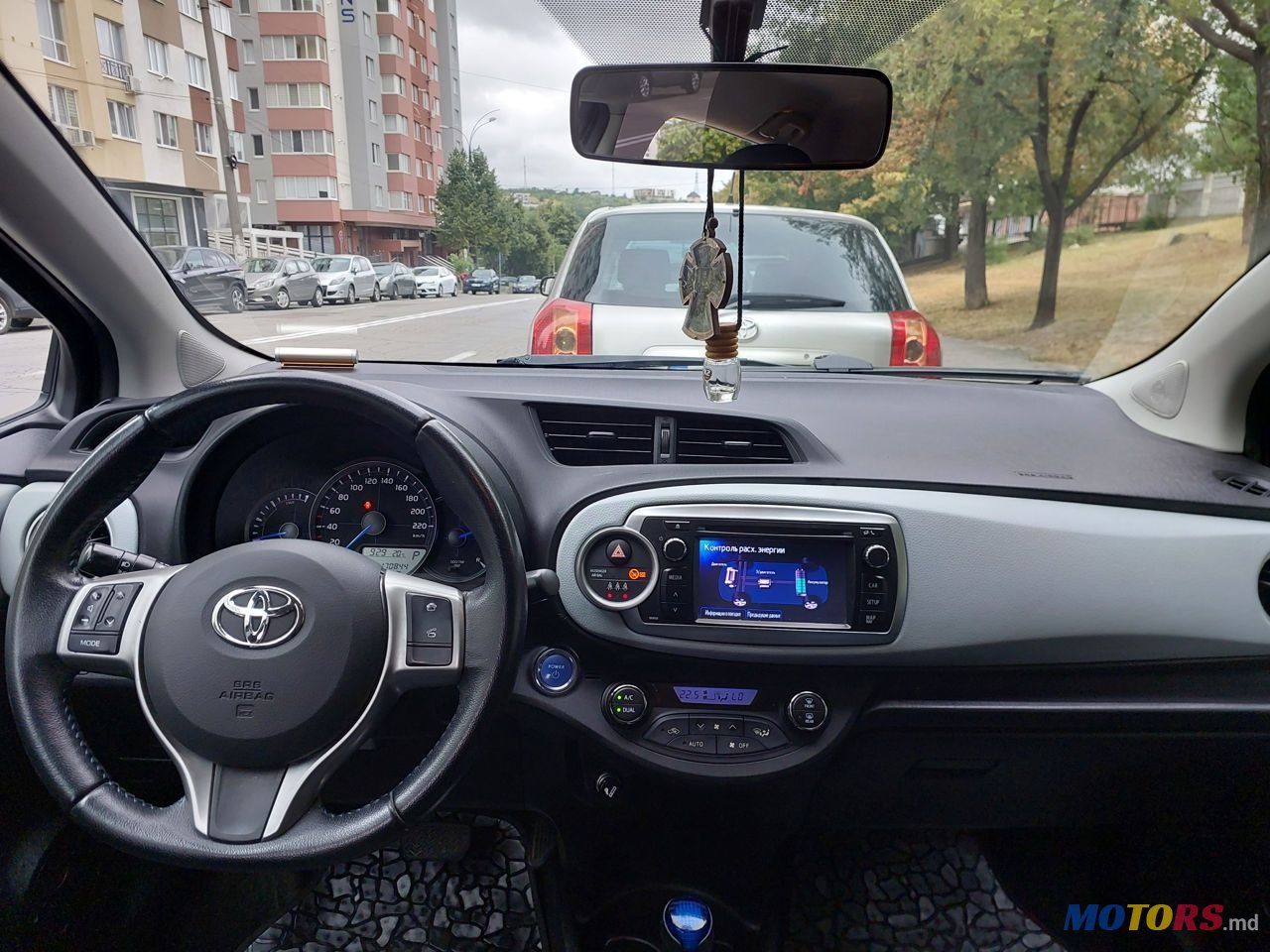 2012' Toyota Yaris photo #6