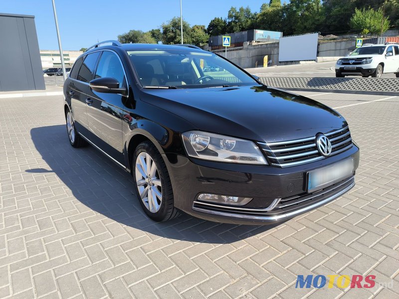 2011' Volkswagen Passat photo #1