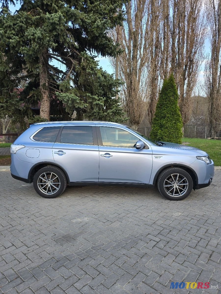 2014' Mitsubishi Outlander photo #4