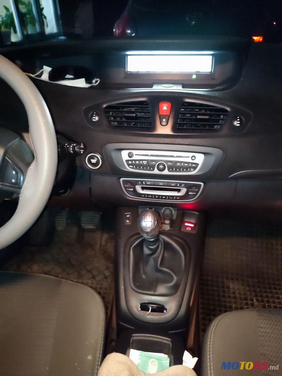 2010' Renault Grand Scenic photo #3