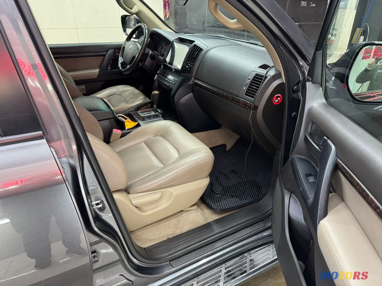 2009' Toyota Land Cruiser photo #3