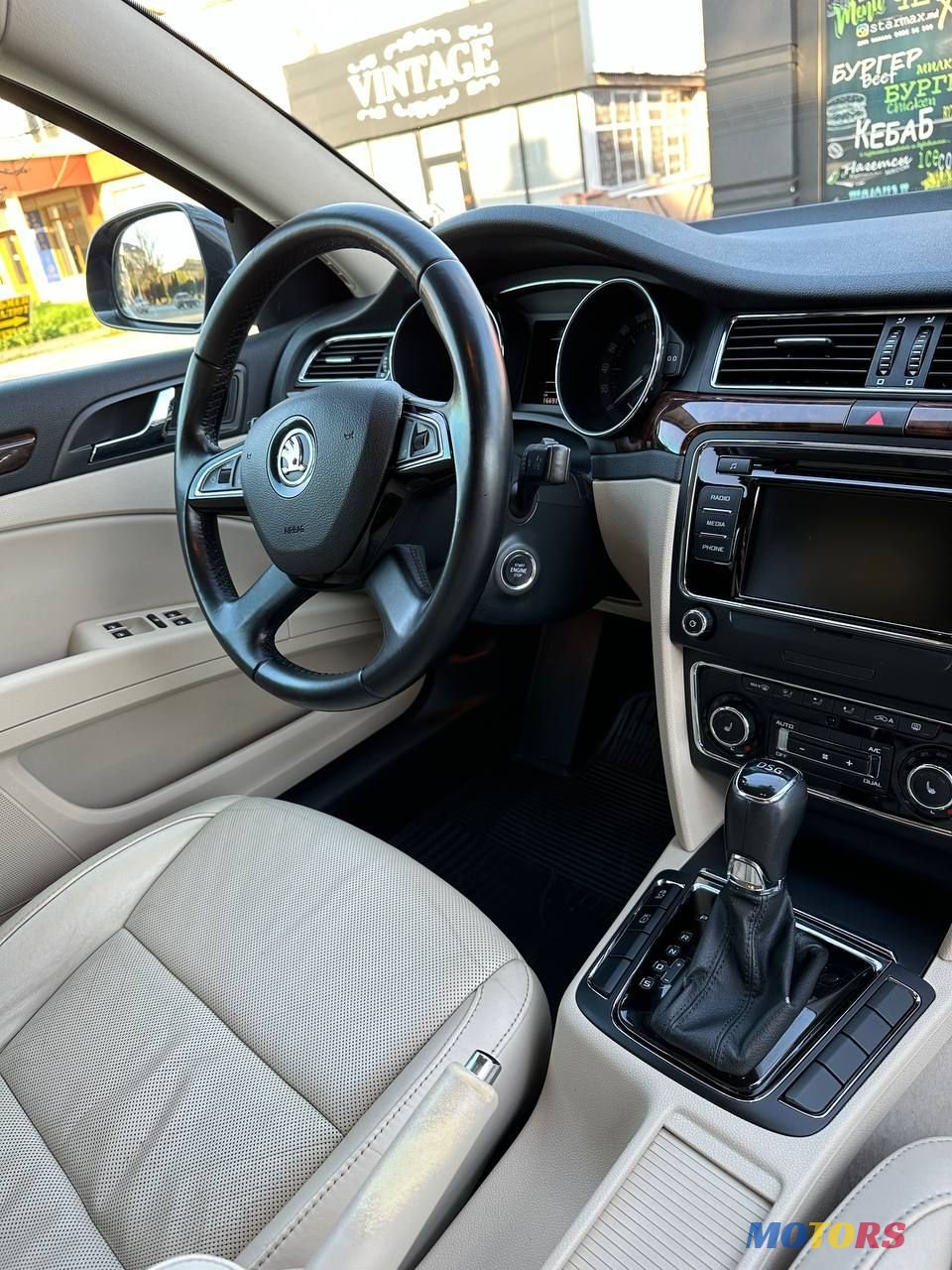 2014' Skoda Superb photo #5